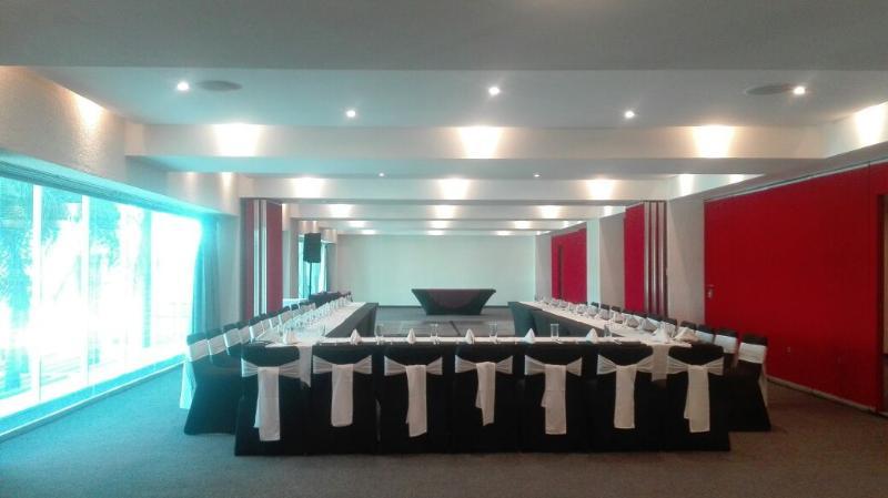 We Aeropuerto Hotel